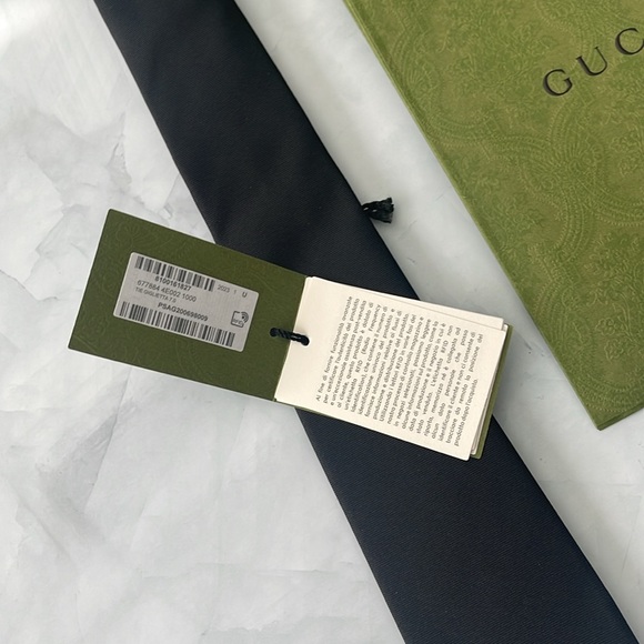 $350 New Authentic GUCCI Christmas Tie, Gift for him, black - red/green GG Logo - Picture 6 of 13